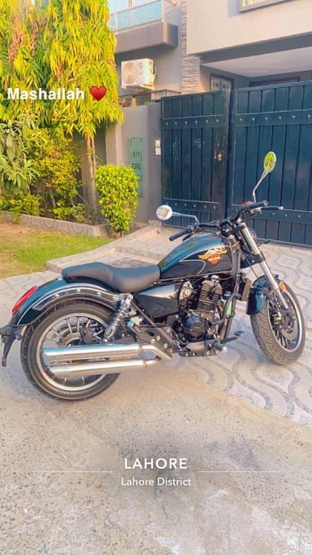 Harley Davidson 883 replica top of the line 400cc dual cylinder EFI . 1