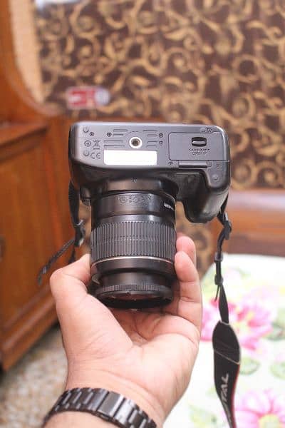 Canon 4000d with 18 55mm lens / WiFi model. 6