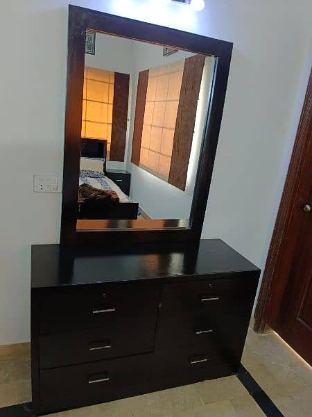 Pure Wooden Single Beds with Side Tables and Dressing Table 8