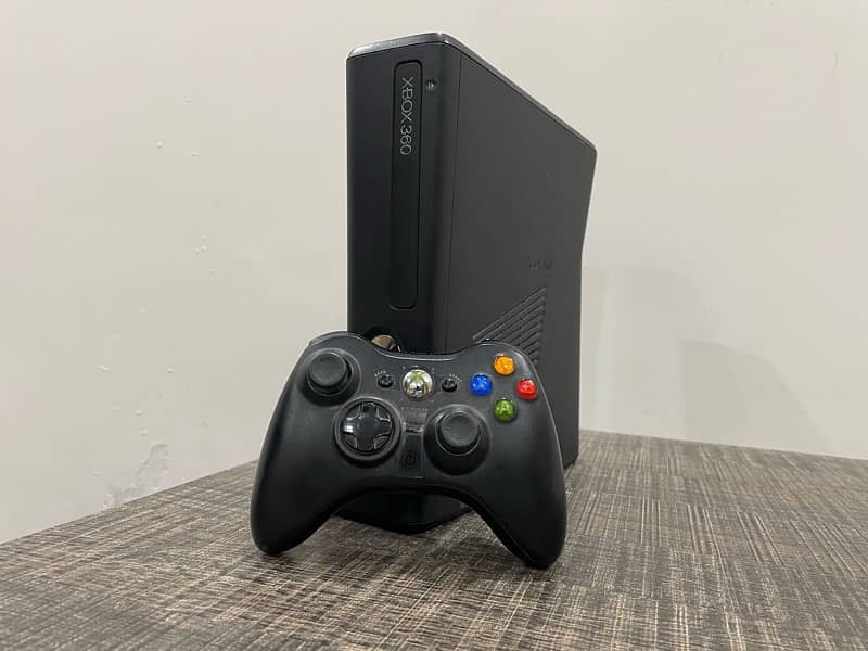 XBOX 360 250GB WITH ONE WIRELESS CONTROLLER 1