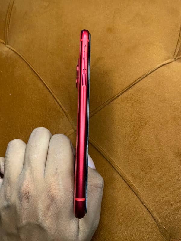 iPhone 11 red porduct 128 gb jv 4