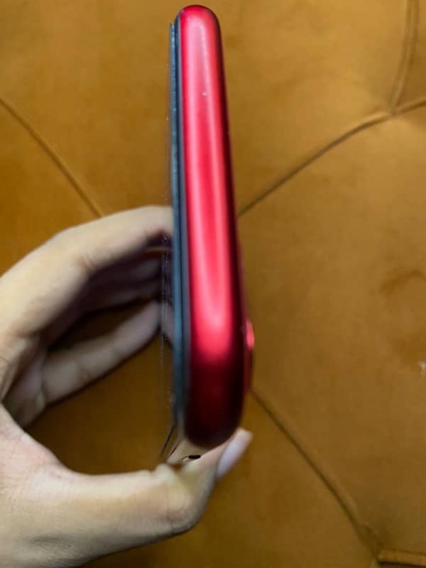 iPhone 11 red porduct 128 gb jv 6