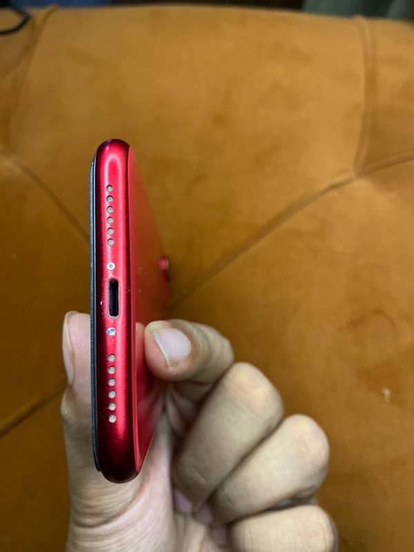 iPhone 11 red porduct 128 gb jv 7