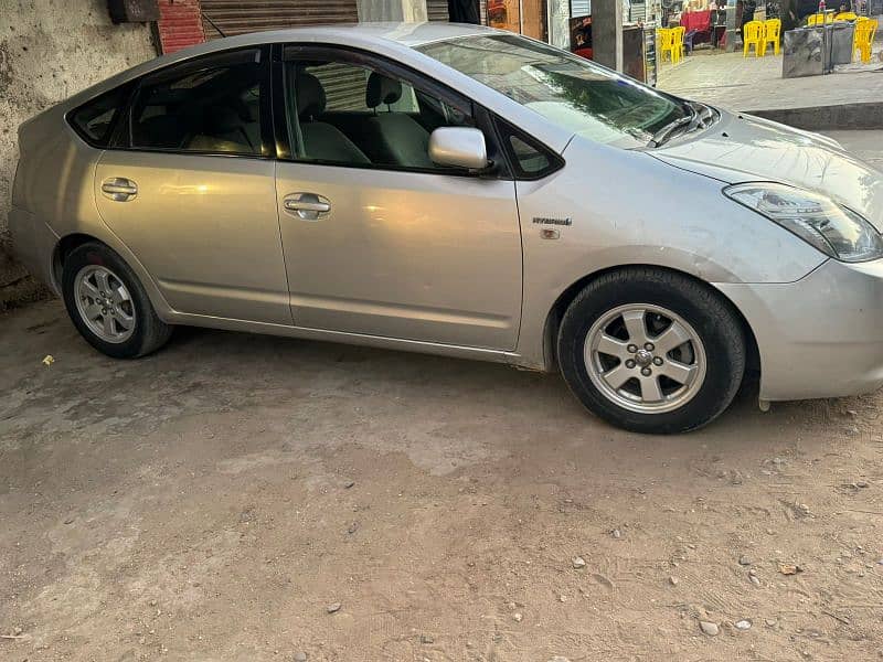 Toyota Prius 11 15 well Maintained 1