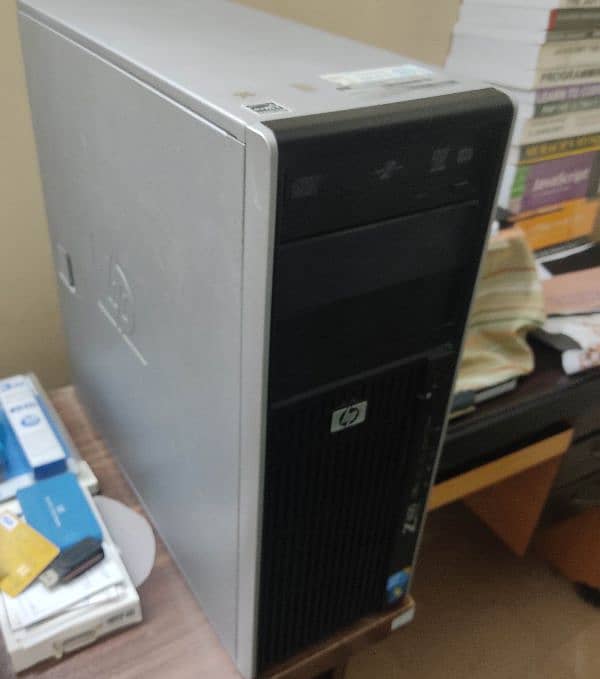 HP Z400 Xeon X5650 2.67 GHz - HP Z230 Core  I5 4th Generation 4