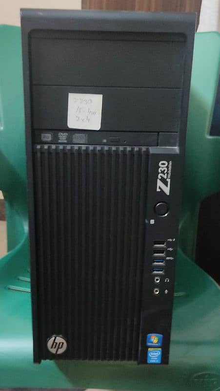 HP Z400 Xeon X5650 2.67 GHz - HP Z230 Core  I5 4th Generation 9