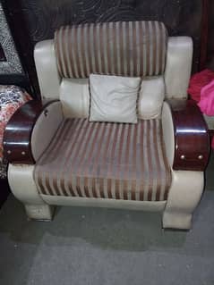 1 seater sofa in good condition