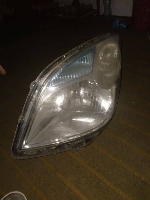 Suzuki Wagon R Front light 4