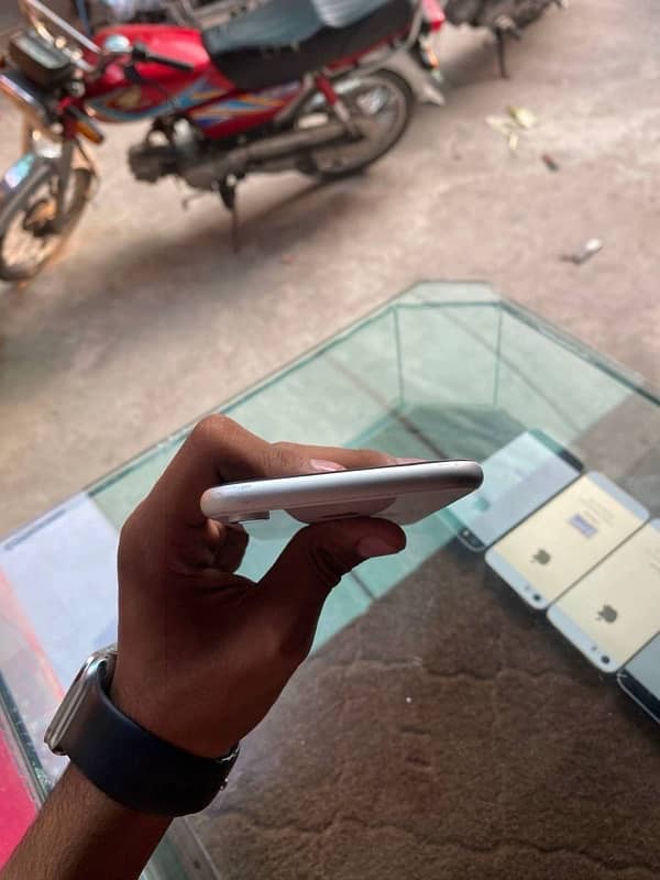 iPhone XR (FU) 128 5