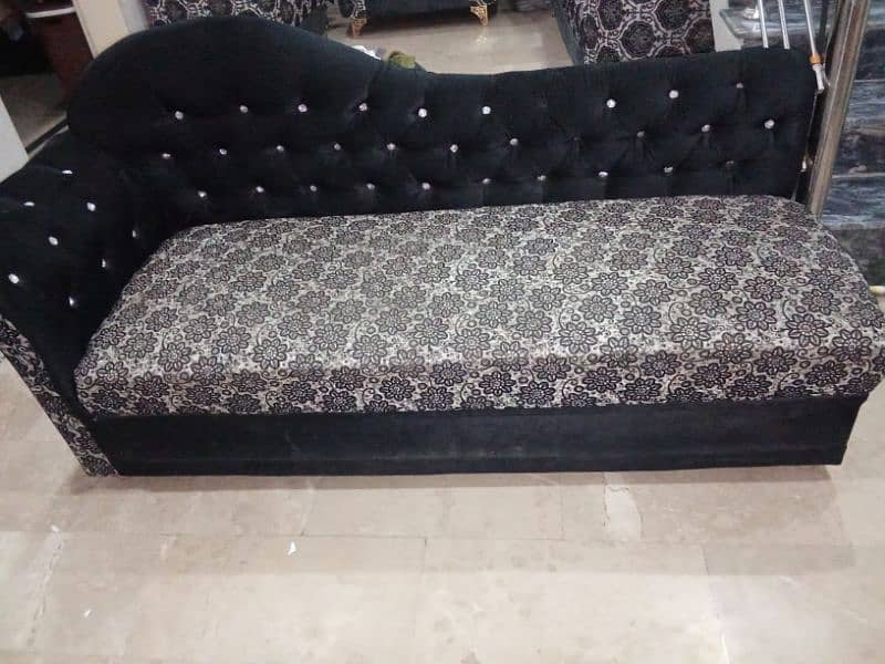 Deewan 3 Seater 2