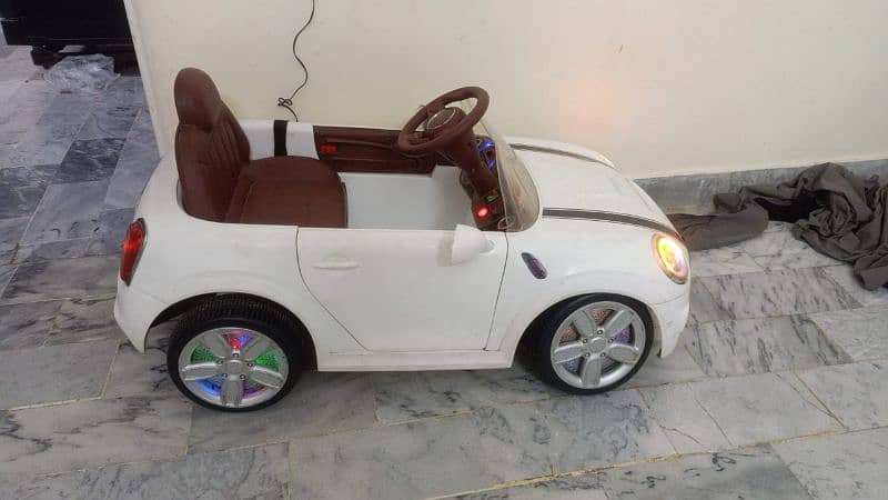 MODEL BMW KIDS CAR 1