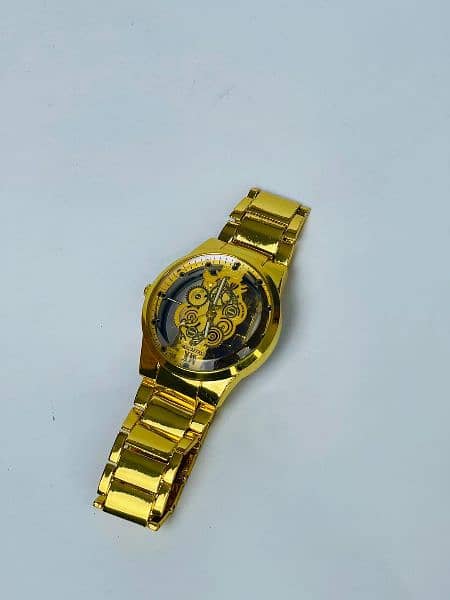 Men's Watch Best And Golden Color               watsapp No:03099254763 2