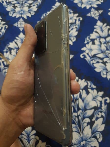 Samsung S20 Ultra 5G 12gb128gb bought frm USA never opened. read ad plz 9