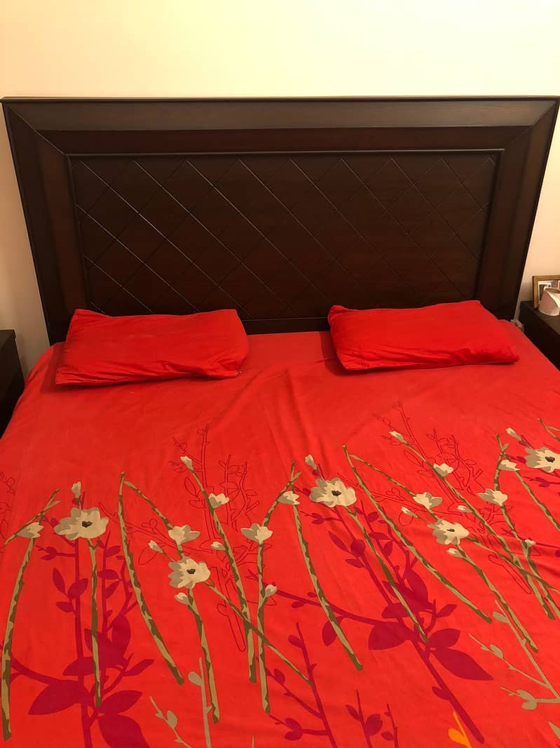 King size bed with 2 side tables 1