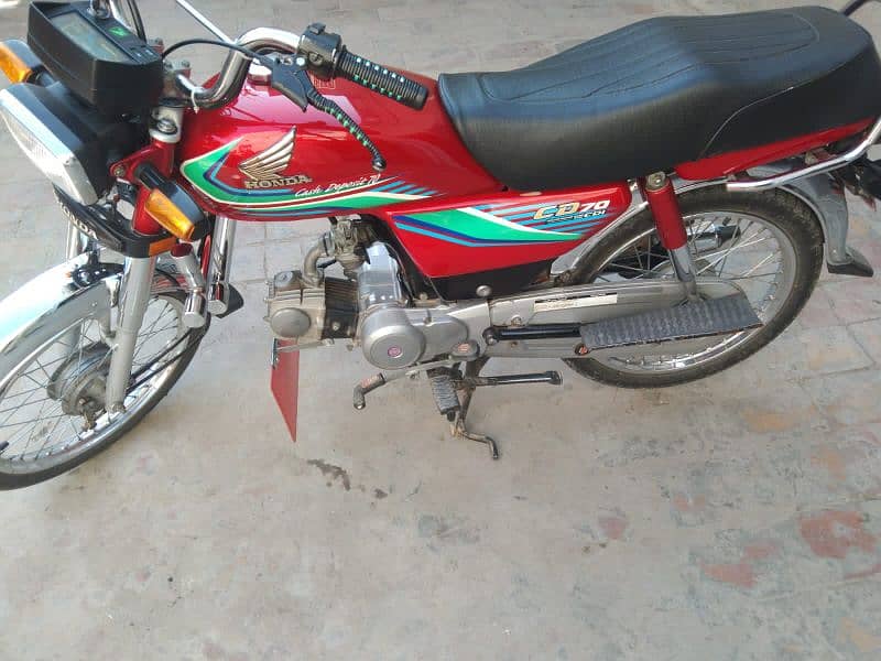 Honda CD 70 motorcycle 2017 model urgent sale Pakistan=03253816587= 1