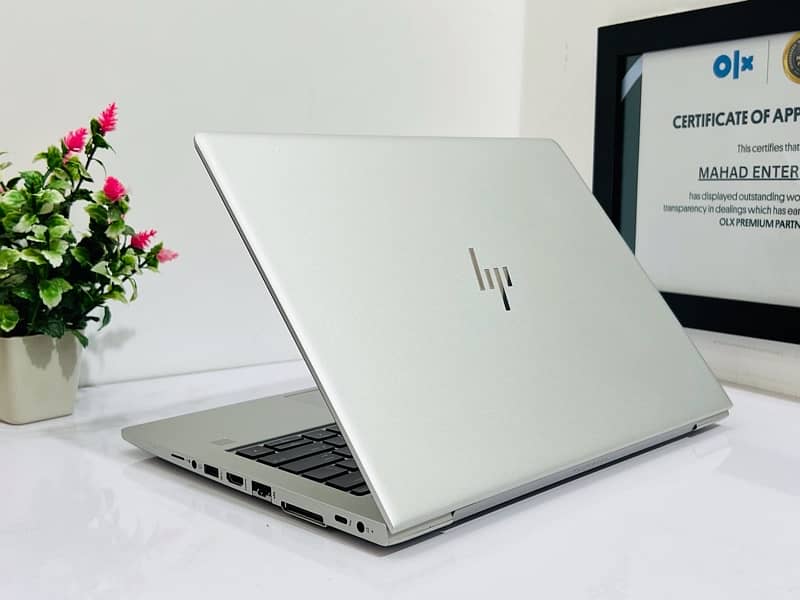 hp g5 830 i7 8th gen -Quard core-8 threads -UHD graphics 12