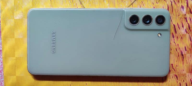 Samsung S21 FE 1