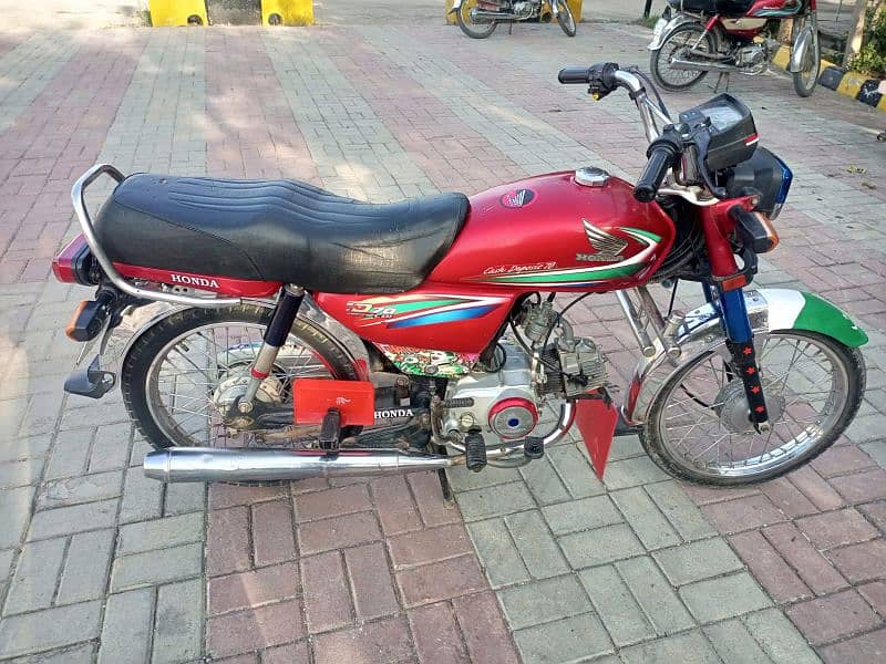 WhatsApp contact 0327.9526. 967 Honda 70 cg Red color engine ok hai 1