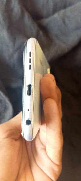 Vivo y20 lush condition with box 6