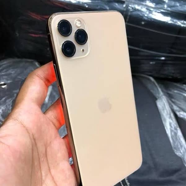 iPhone 11 Pro Max Gold Factory unlocked. 2