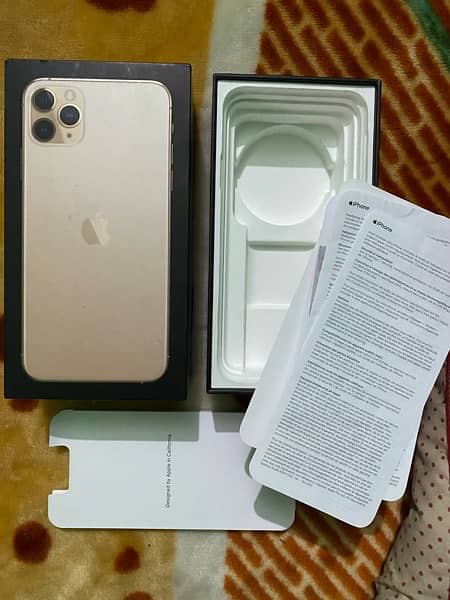 iPhone 11 Pro Max Gold Factory unlocked. 4