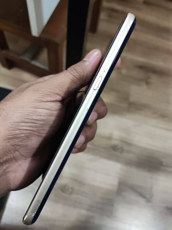 Lg v60 urgent sale 4