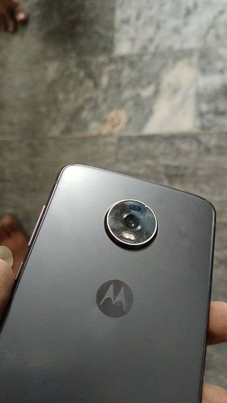 Moto z4 1