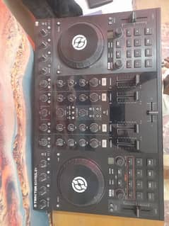 Traktor s4mk1 DJ controller