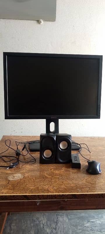 22 inch LCD with mouse,speakers and USB hub 2