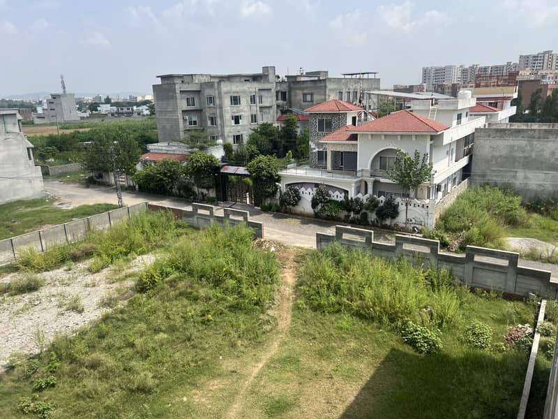 1Kanal Plot size 70 x70 For Sale for Hostel Building Park Road 1