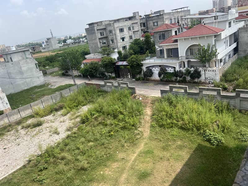 1Kanal Plot size 70 x70 For Sale for Hostel Building Park Road 2