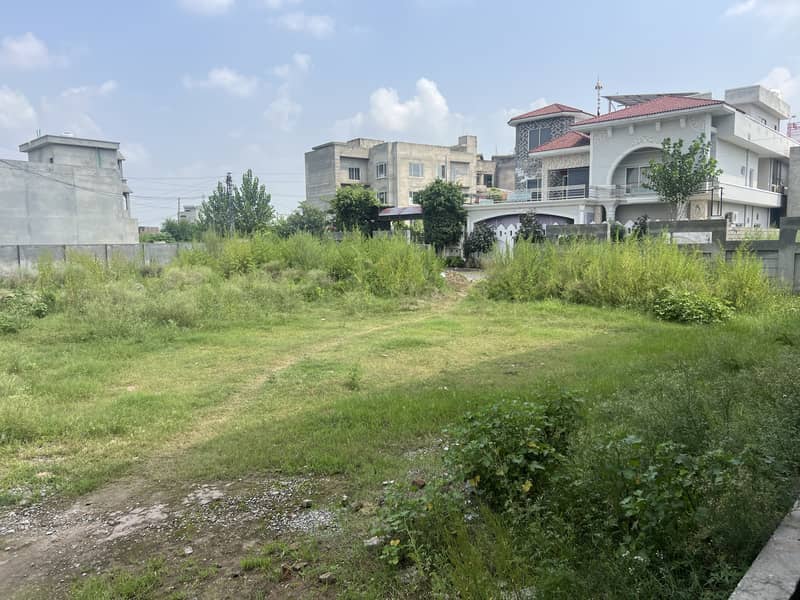 1Kanal Plot size 70 x70 For Sale for Hostel Building Park Road 4