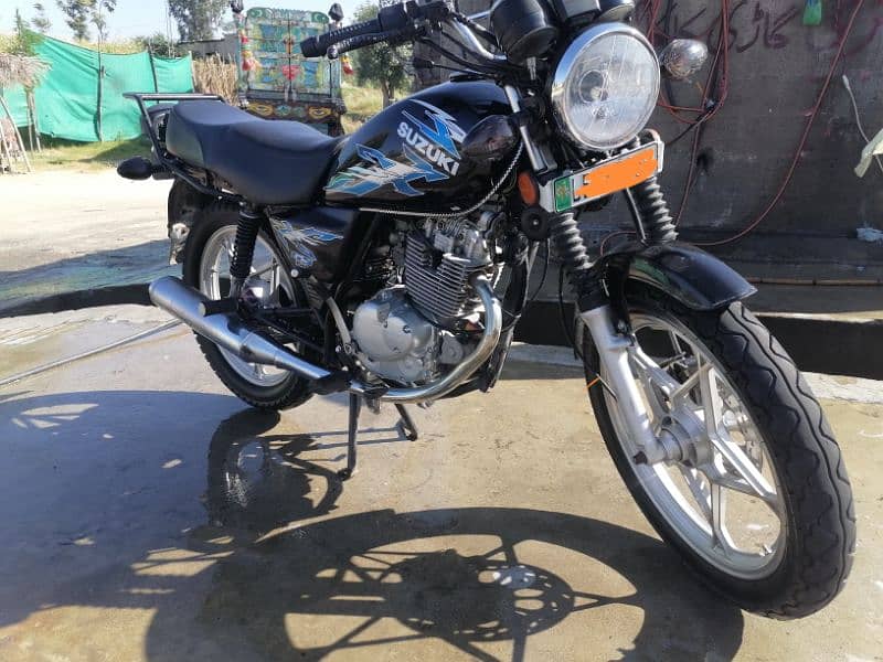 2018 modal  Suzuki gs 150 se 6