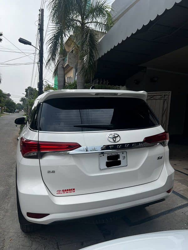 Toyota Fortuner 2019 10