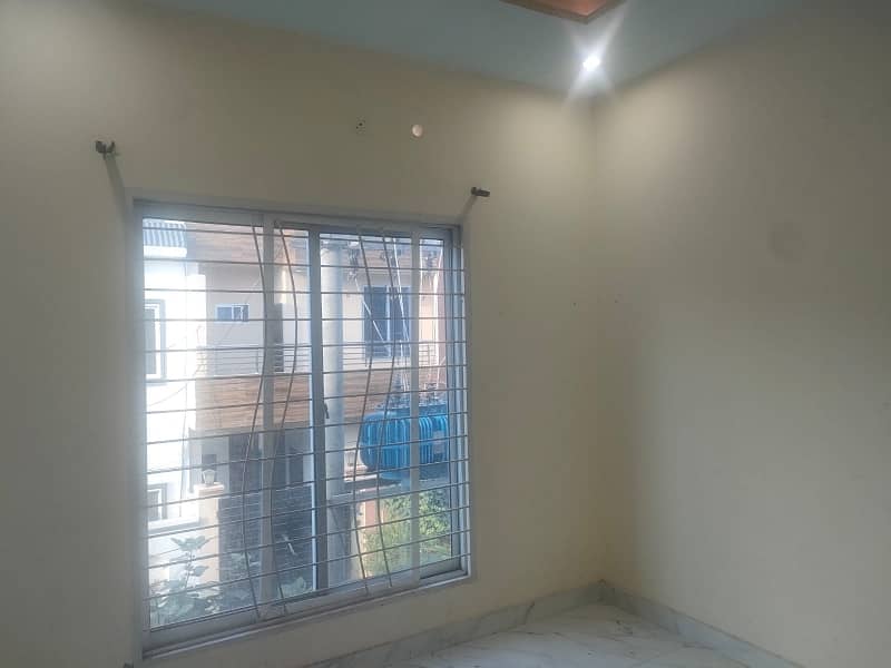 In Bismillah Housing Scheme - Hussain Block 800 Square Feet House For rent 10