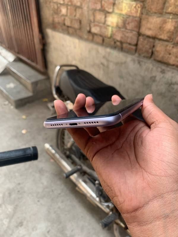 IPHONE 11 water packed non pta sale/exchange 3