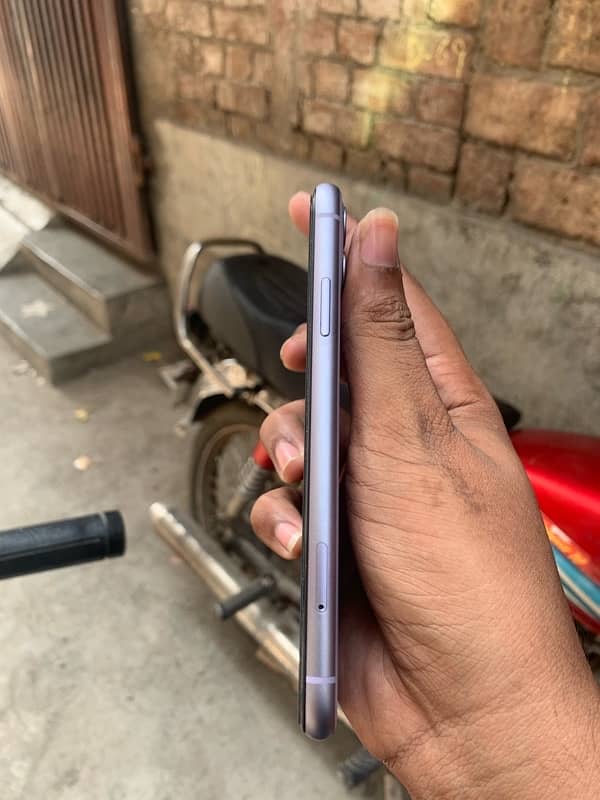 IPHONE 11 water packed non pta sale/exchange 4