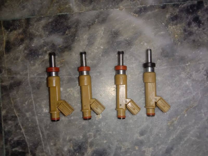 Toyota premio fuel injector 1