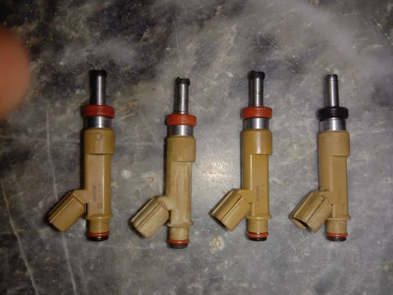 Toyota premio fuel injector 2