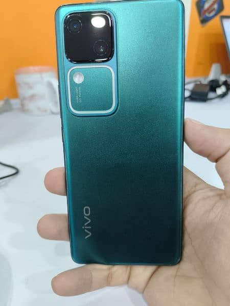 Vivo V30 5G 1