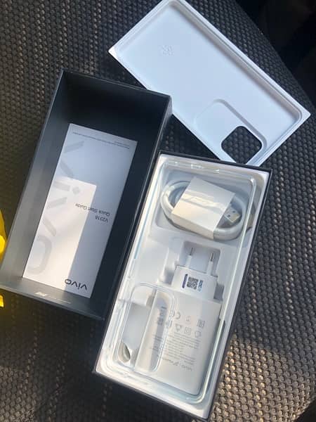 vivo V30 Brand New 3