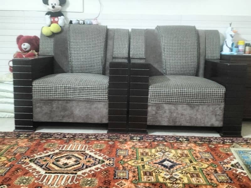 7 seater Sofa 0