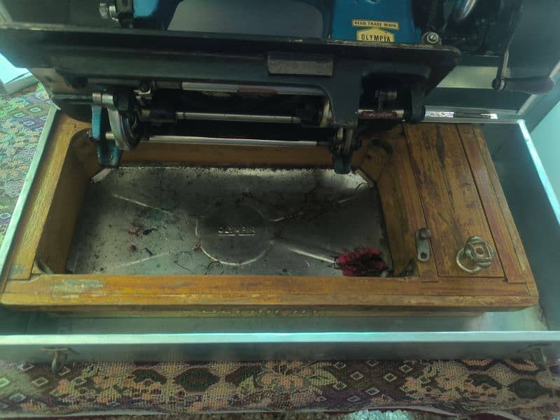 Olympia Sewing Machine 5