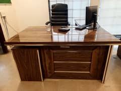 OFFICE EXECUTIVE TABLE