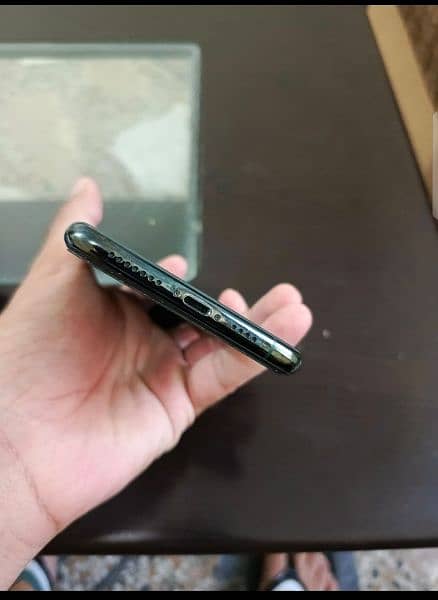 Iphone 11 pro max PTA Approved 2