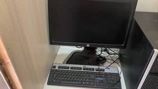 A complete set of computer is available for sale 0