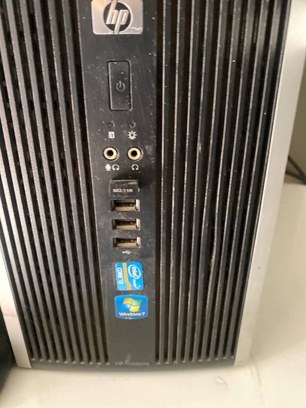 A complete set of computer is available for sale 1