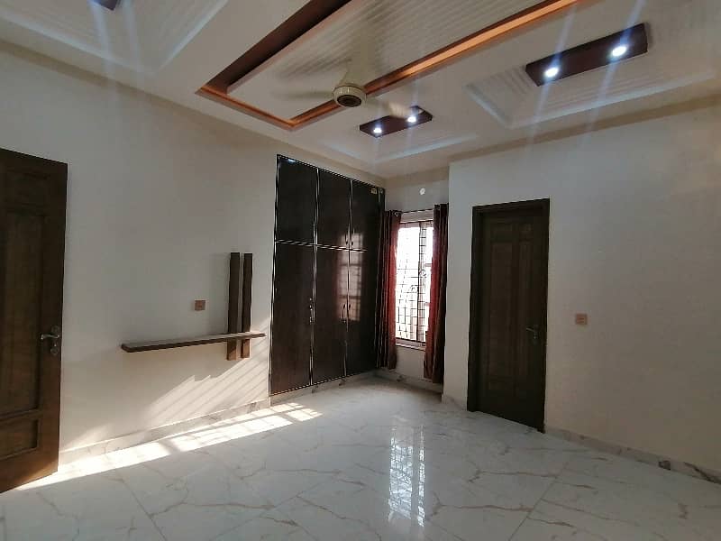 Spacious House Is Available For sale In Ideal Location Of LDA Avenue 3