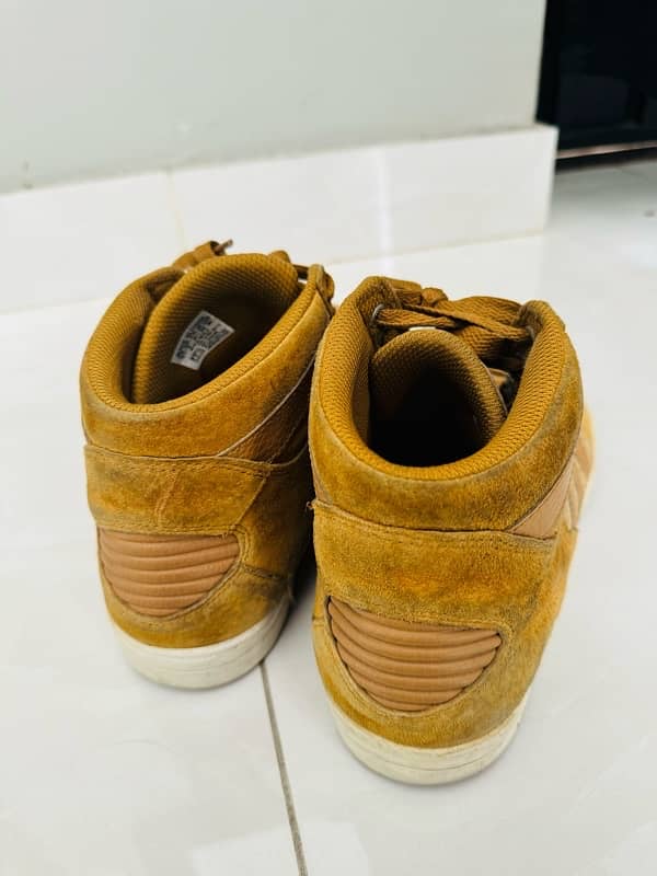 Adidas orignals, UK 9, Euro 43.5 high boots, Rarely used. 1