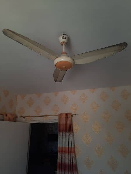 2 ceiling Fans good condition 1